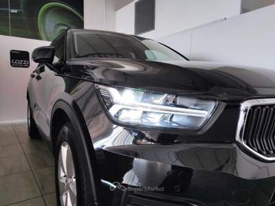 Volvo XC40  - xc40 t2 geartronic momentum core n1 Nero usata LEGNANO
