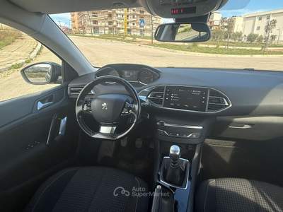 Peugeot 308 S&S SW Business Grigio usata Altamura