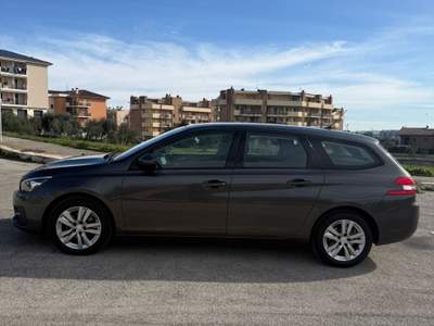 Peugeot 308 S&S SW Business Grigio usata Altamura