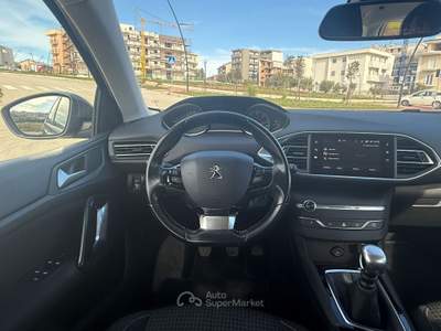 Peugeot 308 S&S SW Business Grigio usata Altamura