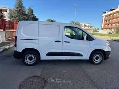 Opel Combo Opel COMBO VETT. FURGONATA 1.5 DIESEL 100CV EDITION L1 650 KG Bianco usata Altamura