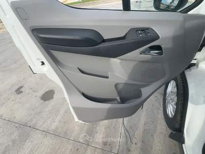 Maxus Deliver9 MAX DELIVER9 RWD R.SING CASSONE FISSO 4200MM Deliver9 rwd R.Sing Cassone Fisso 4200mm Bianco usata Roma
