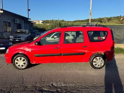 Dacia Logan 1.6i MCV Rosso usata Mentana