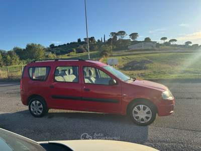 Dacia Logan 1.6i MCV Rosso usata Mentana