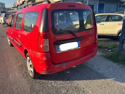Dacia Logan 1.6i MCV Rosso usata Mentana