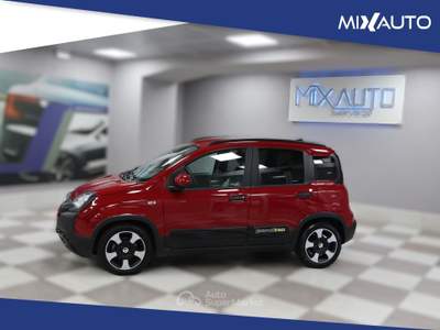 Fiat Panda Pandina Cross 1.0 Firefly Hybrid S&amp;S 70CV Rosso usata Latina