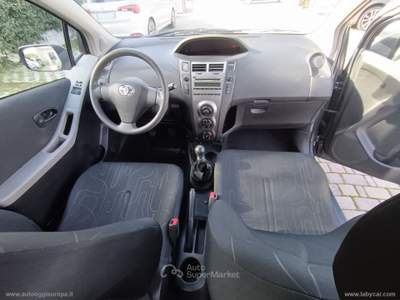 Toyota Yaris Yaris 1.4 D-4D 5p. Grigio usata Cimitile