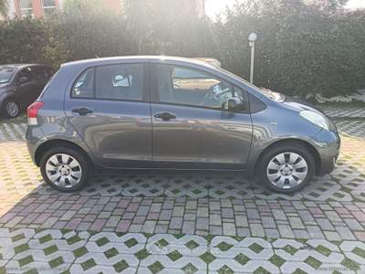 Toyota Yaris Yaris 1.4 D-4D 5p. Grigio usata Cimitile