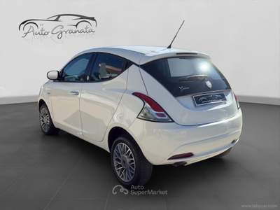 Lancia Ypsilon Ypsilon 0.9 T.Air 85CV 5p. Met.Ec. Gold Bianco usata Qualiano