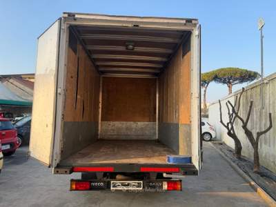 Iveco Daily Daily 35C10 2.3 Hpi PL-RG Cabinato OUTLET usata Qualiano