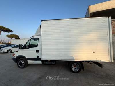 Iveco Daily Daily 35C10 2.3 Hpi PL-RG Cabinato OUTLET usata Qualiano
