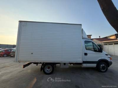Iveco Daily Daily 35C10 2.3 Hpi PL-RG Cabinato OUTLET usata Qualiano
