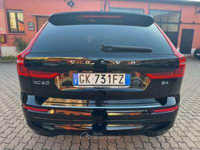 Volvo XC60 B4(d) 197CV AUT. Mom.Core (AUTOCARRO N1) Nero usata Milano