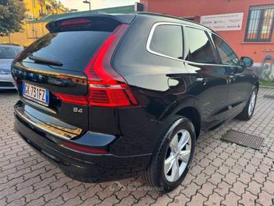 Volvo XC60 B4(d) 197CV AUT. Mom.Core (AUTOCARRO N1) Nero usata Milano