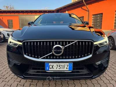 Volvo XC60 B4(d) 197CV AUT. Mom.Core (AUTOCARRO N1) Nero usata Milano