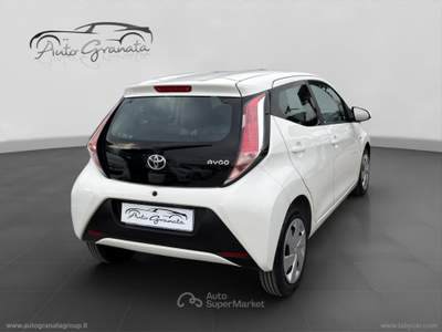 Toyota Aygo Aygo 1.0 VVT-i 69 CV 5p. x-cool IDEALE PER NEOPATENTATI Bianco usata Qualiano