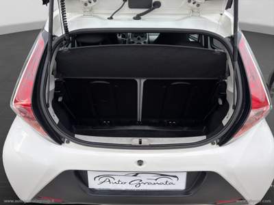 Toyota Aygo Aygo 1.0 VVT-i 69 CV 5p. x-cool IDEALE PER NEOPATENTATI Bianco usata Qualiano