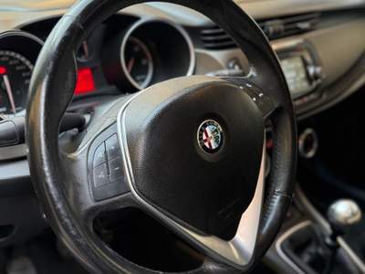 Alfa Romeo Giulietta Distinctive Nero usata Bari