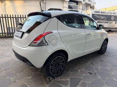 Lancia Ypsilon 1.0 firefly hybrid Gold s&s 5 POSTI UNICO PROPR. Bianco usata Cesano Maderno