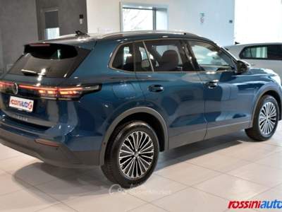 Volkswagen Tiguan 2.0 TDI 150 CV DSG EDITION PLUS + R18 + GANCIO TRA Blu/Azzurro usata Quinzano D'oglio
