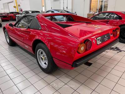 Ferrari 208 GTS Rosso usata Calvatone