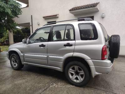 Suzuki Grand Vitara tenuta nel box Argento usata Marina di Gioiosa Ionica