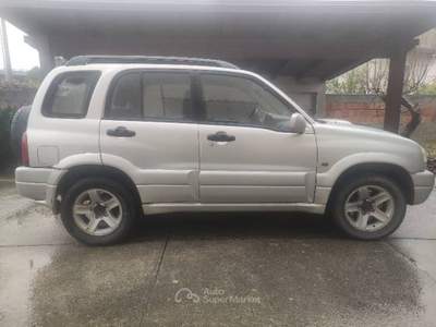 Suzuki Grand Vitara tenuta nel box Argento usata Marina di Gioiosa Ionica