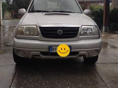 Suzuki Grand Vitara tenuta nel box Argento usata Marina di Gioiosa Ionica