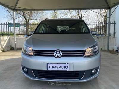 Volkswagen Touran Business 1.6 TDI DSG 7 POSTI OK NEOPATENTATI C.AUT Argento usata Pavia