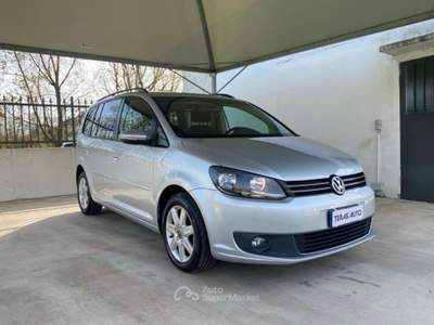 Volkswagen Touran Business 1.6 TDI DSG 7 POSTI OK NEOPATENTATI C.AUT Argento usata Pavia