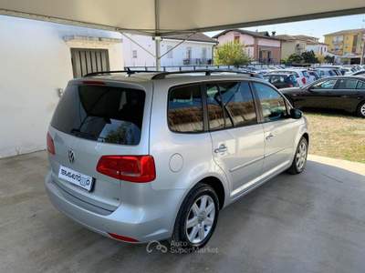 Volkswagen Touran Business 1.6 TDI DSG 7 POSTI OK NEOPATENTATI C.AUT Argento usata Pavia