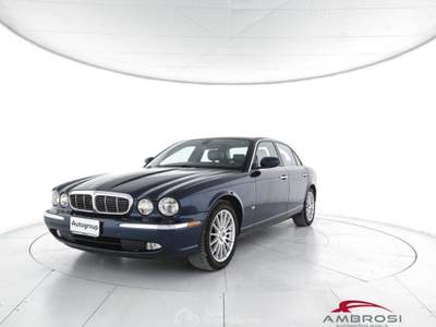 Jaguar XJ 2.7 D V6 cat Executive - PER OPERATORI DEL SETTORE Blu/Azzurro usata Corciano