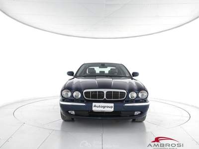 Jaguar XJ 2.7 D V6 cat Executive - PER OPERATORI DEL SETTORE Blu/Azzurro usata Corciano