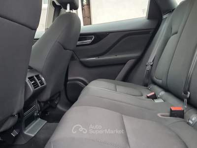 Jaguar F-Pace AWD aut. Portfolio 177kw Blu/Azzurro usata San Giuseppe Vesuviano