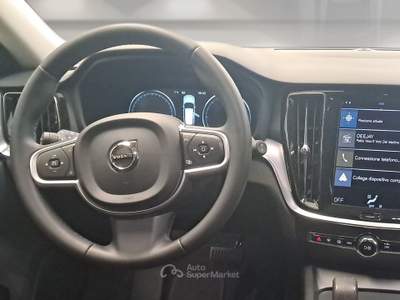 Volvo V60 II 2.0 b4 Momentum Business Pro auto Bianco usata Padova