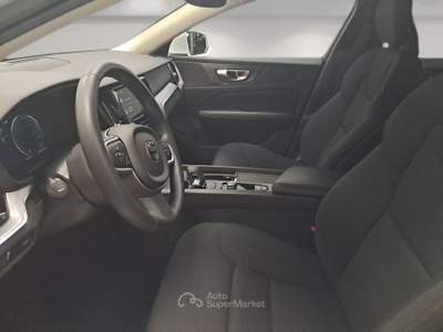 Volvo V60 II 2.0 b4 Momentum Business Pro auto Bianco usata Padova