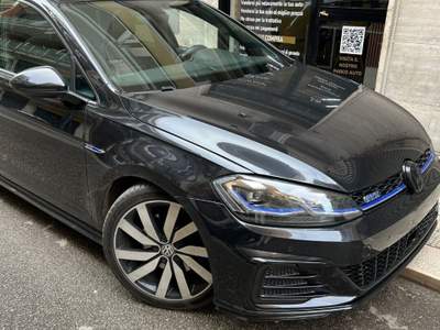 Volkswagen Golf dsg 150cv Nero usata Bari