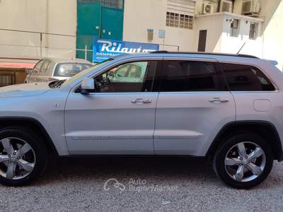 Jeep Grand Cherokee 3.0 CRD Overland + Gancio Argento usata SAN MARTINO SICCOMARIO