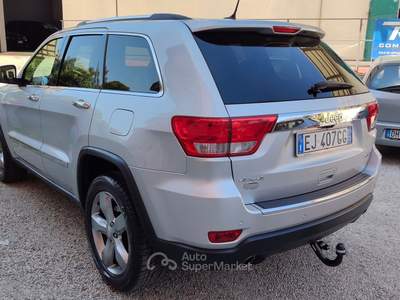 Jeep Grand Cherokee 3.0 CRD Overland + Gancio Argento usata SAN MARTINO SICCOMARIO