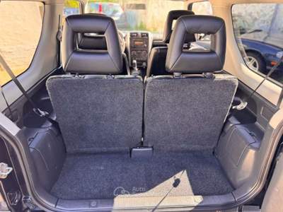 Suzuki Jimny 1.3i 16V cat 4WD Special Nero usata Torino