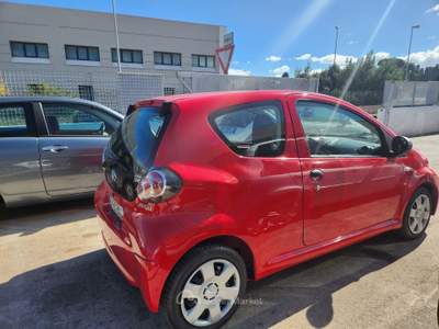 Toyota Aygo 1.0 BENZINA X NEOPATENTATI Rosso usata Conversano