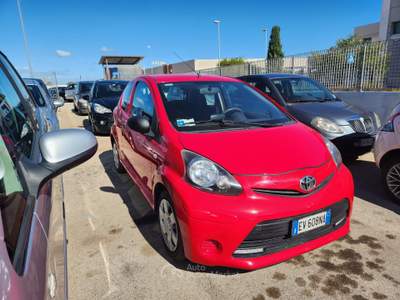 Toyota Aygo 1.0 BENZINA X NEOPATENTATI Rosso usata Conversano