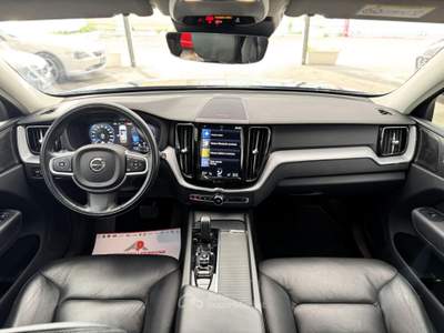 Volvo XC60 B4 (d) 197cv Geartronic Momentum Pro Nero usata Castellaneta