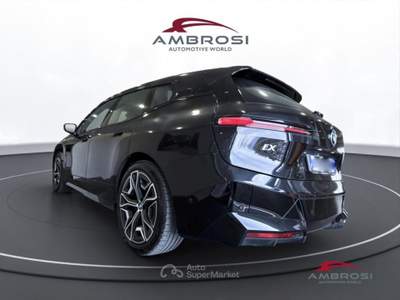 BMW iX xDrive40 Pacchetto Sportivo Edition Signature Nero usata Corciano