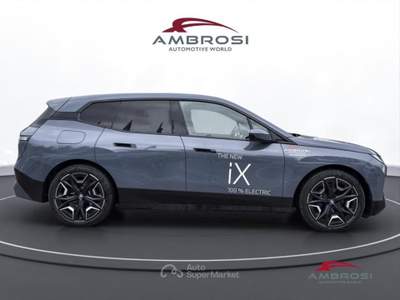 BMW iX xDrive40 Pacchetto Sportivo Grigio usata Corciano