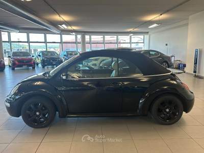 Volkswagen New Beetle 1.600 BENZINA 102 CV CABRIO Nero usata Alba