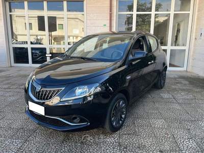 Lancia Ypsilon 1.0 FireFly S&S Hybrid Ecochic Nero usata Alberobello