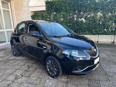 Lancia Ypsilon 1.0 FireFly S&S Hybrid Ecochic Nero usata Alberobello