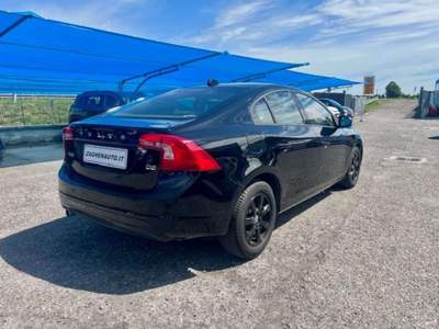 Volvo S60 D2 Momentum+CONTO VENDITA Nero usata Borgo San Giacomo