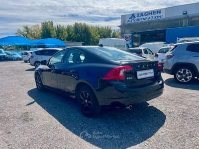 Volvo S60 D2 Momentum+CONTO VENDITA Nero usata Borgo San Giacomo